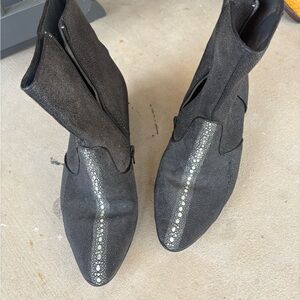 Black Textured Pointed-Toe Ankle Boots with Metallic Center Strip